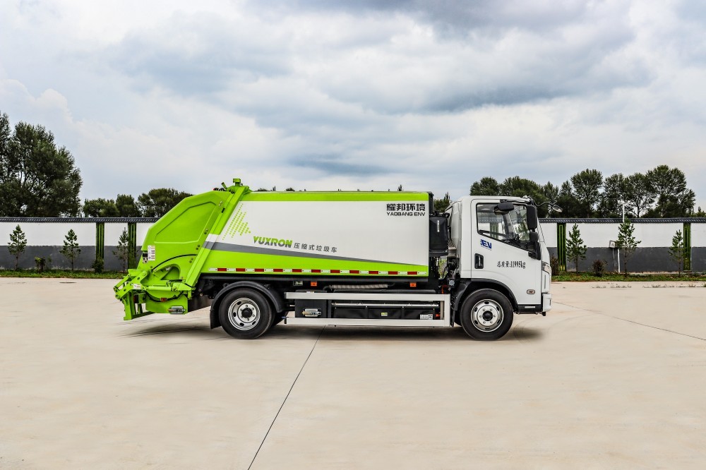 Pure electric road cleaning car