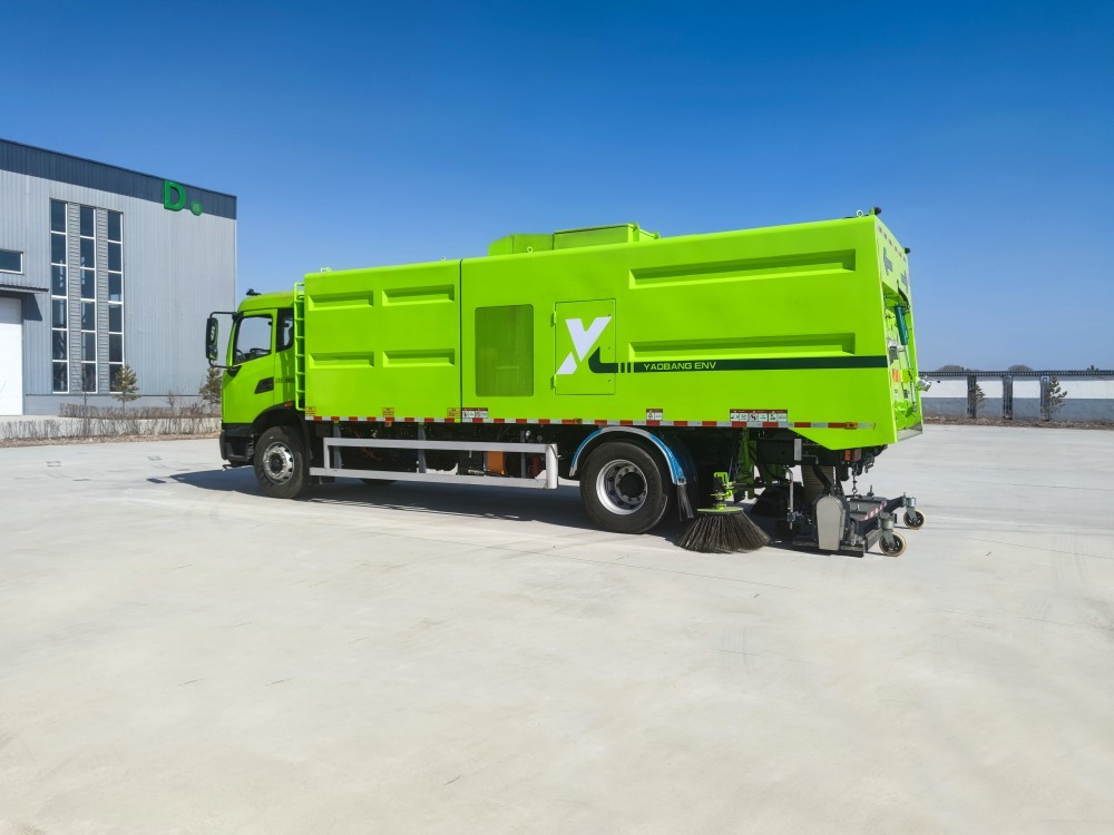 Pure electric road cleaning car