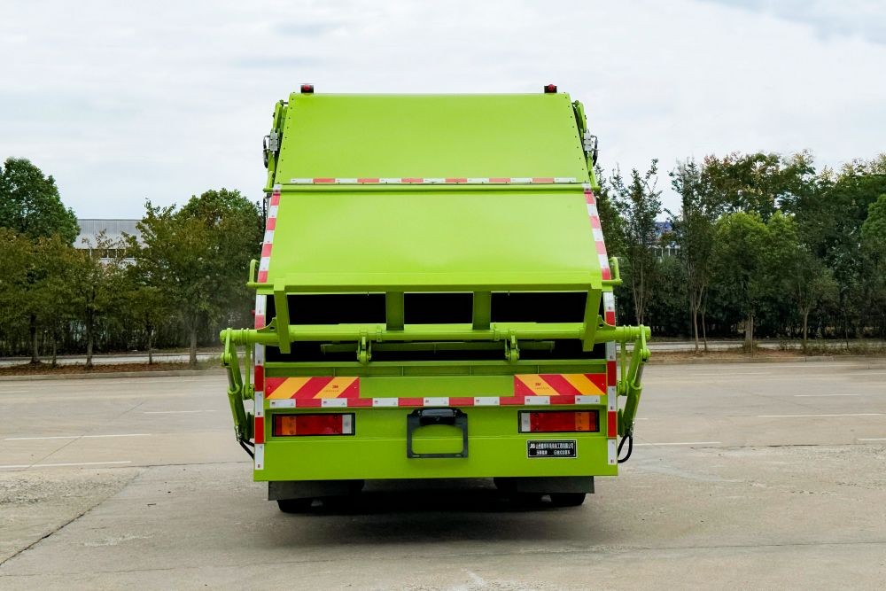 Compressed garbage truck